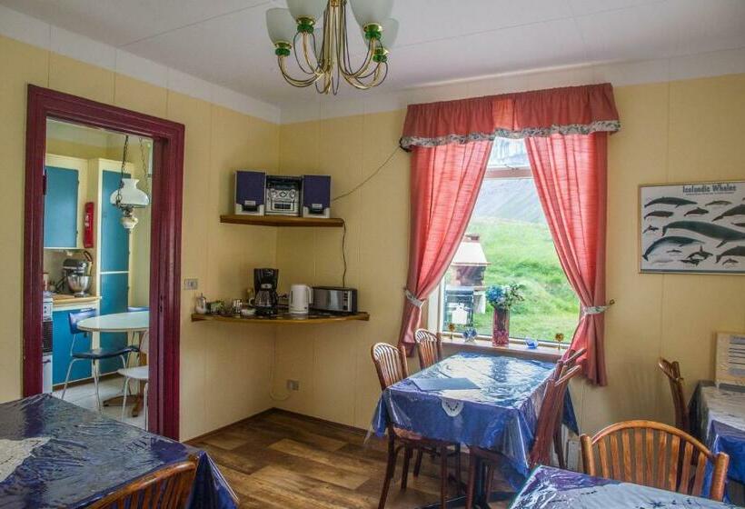 اتاق استاندارد چهارنفره با سرویس بهداشتی مشترک, Korpudalur Hi Hostel