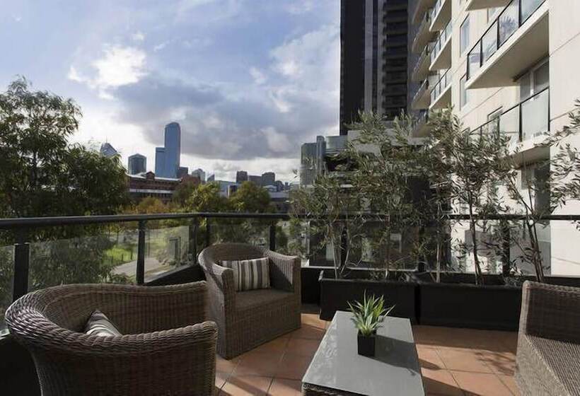 آپارتمان دلوکس 3 خوابه, Platinum Apartments On Whiteman St