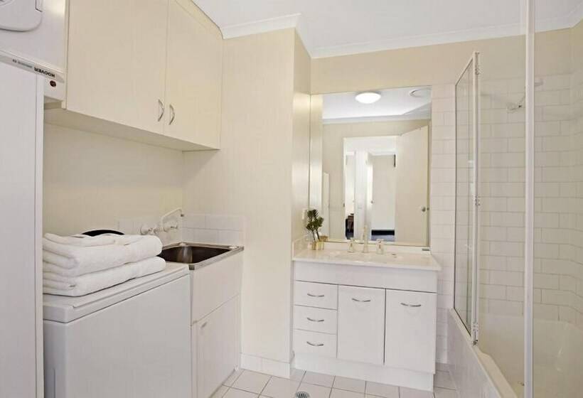 آپارتمان دلوکس 3 خوابه, Platinum Apartments On Whiteman St