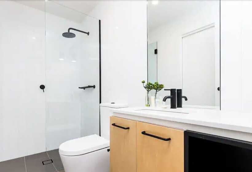 1 Bedroom Apartment City View, Saint Domain