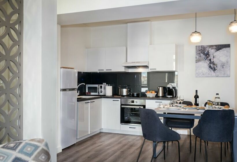 سوییت اجرایی, Urban Nest   Suites & Apartments