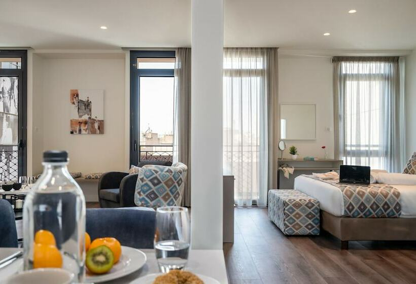 سوئیت با بالکن, Urban Nest   Suites & Apartments