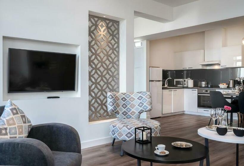 سوئیت با بالکن, Urban Nest   Suites & Apartments