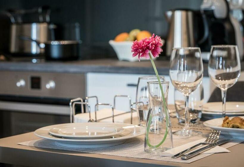 سوییت اجرایی, Urban Nest   Suites & Apartments