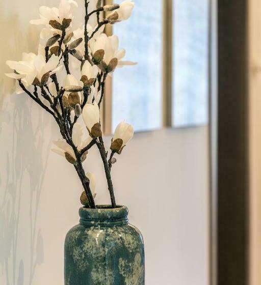 سوییت اجرایی, Urban Nest   Suites & Apartments