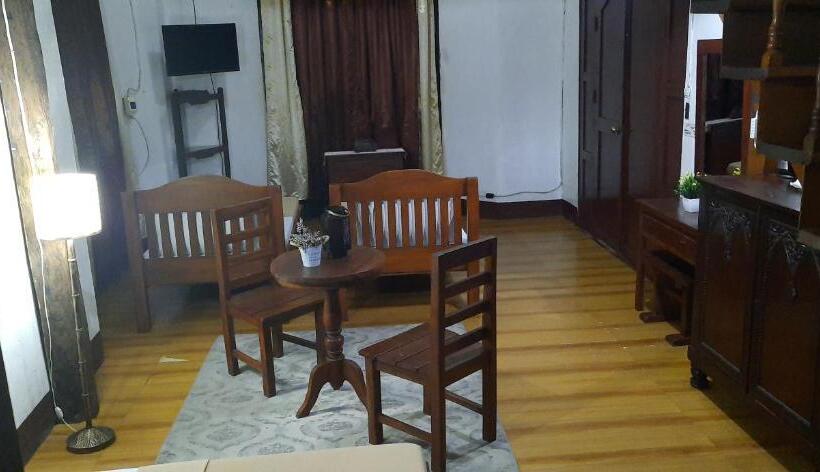 اتاق خانوادگی, Escolta's Homey Lodge