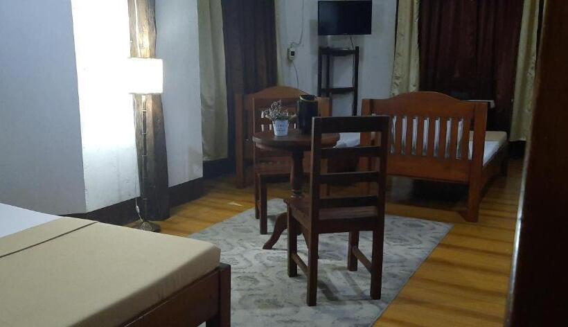 اتاق خانوادگی, Escolta's Homey Lodge