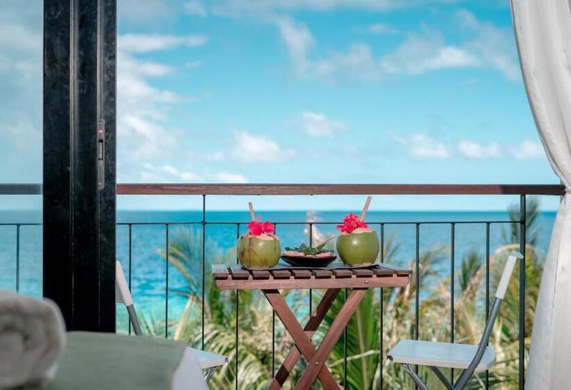 اتاق لوکس با بالکن و چشم‌انداز دریا, Ranthari Hotel And Spa Ukulhas Maldives