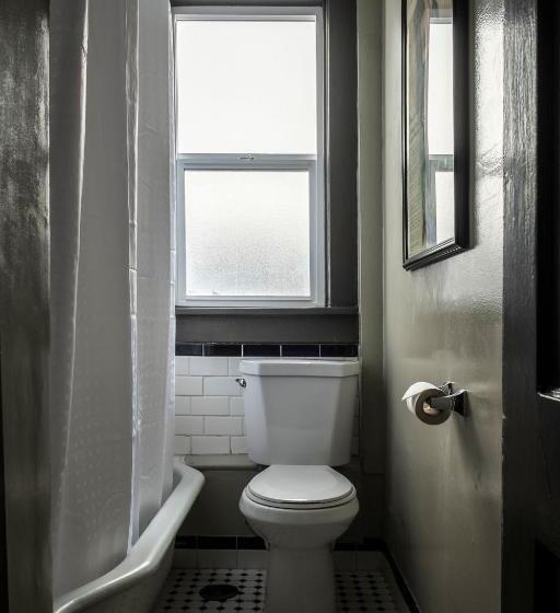 اتاق استاندارد با سرویس بهداشتی مشترک, Gardner Hotel & Hostel
