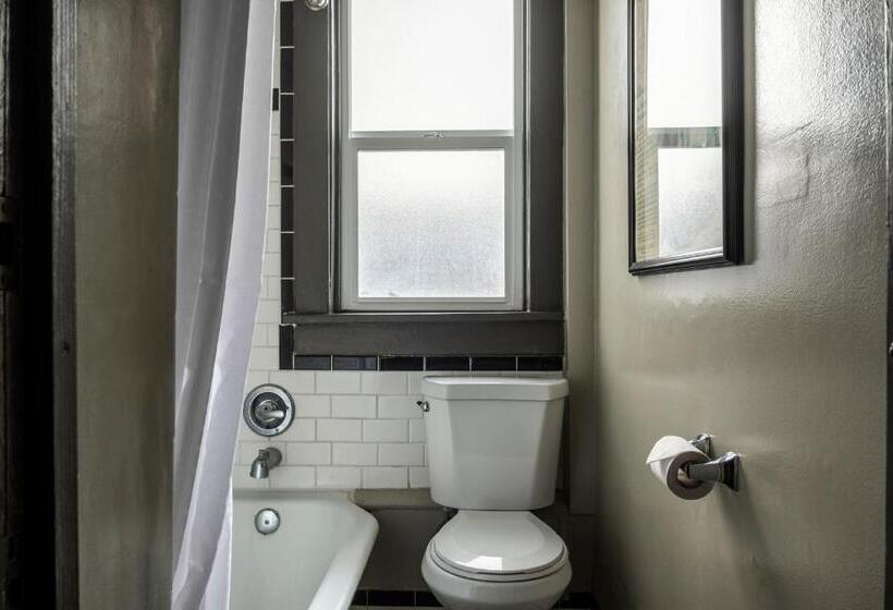 اتاق استاندارد با سرویس بهداشتی مشترک, Gardner Hotel & Hostel