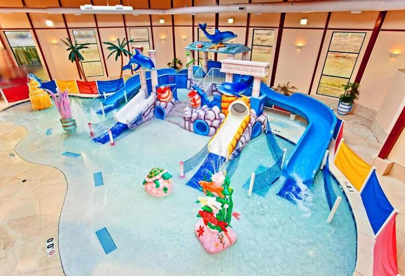 سوییت لوکس, Grand Marquis Waterpark Hotel & Suites