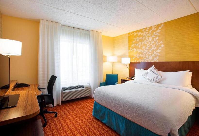 Standard Room, Fairfield Inn And Suites Chicago Midway Airport