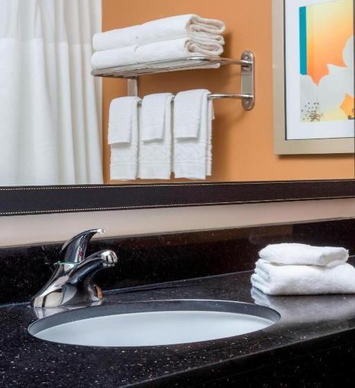 اتاق استاندارد با تخت بزرگ, Fairfield Inn & Suites Victoria