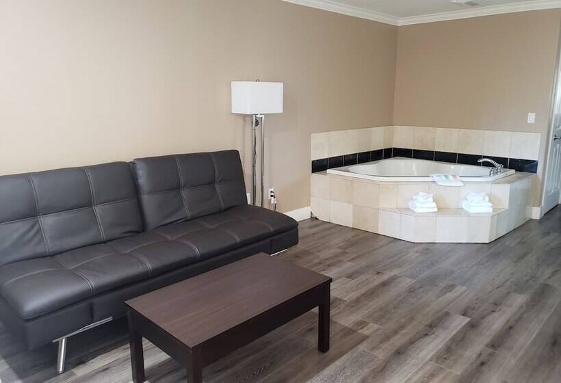سوئیت با وان آب گرم, Fairview Inn & Suites