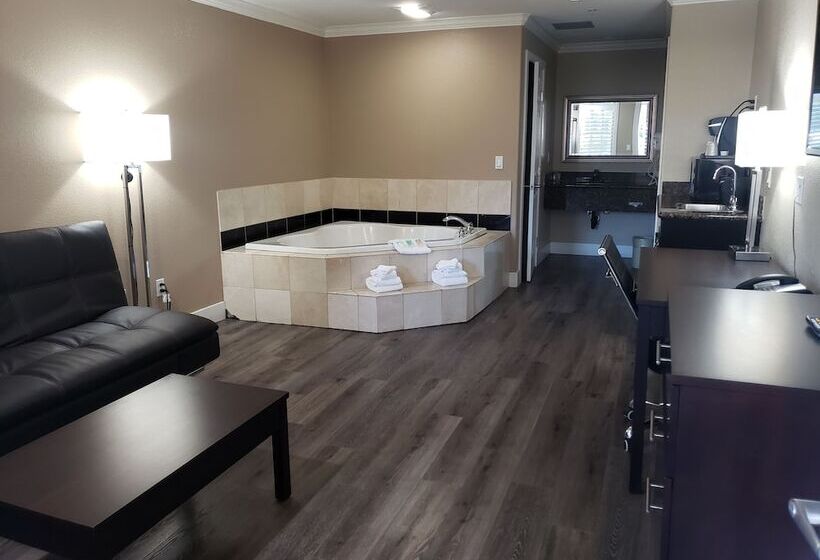 سوئیت با وان آب گرم, Fairview Inn & Suites