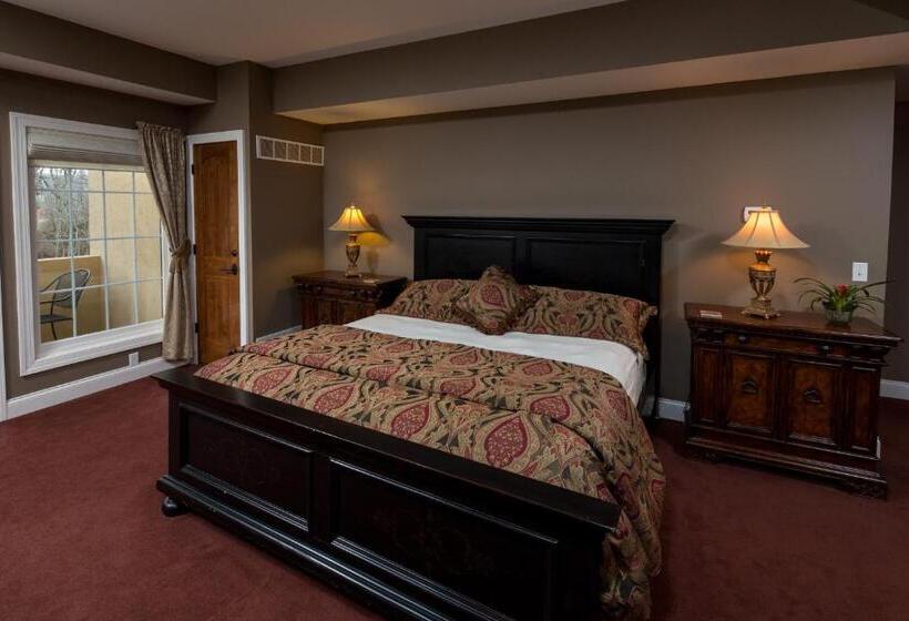 Suite with Balcony, Goldmoor Inn & Resort