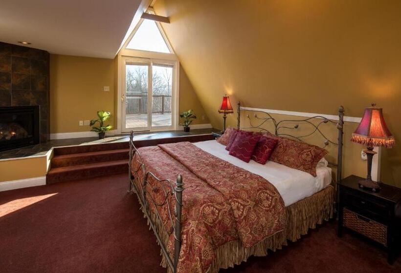 Suite with Balcony, Goldmoor Inn & Resort