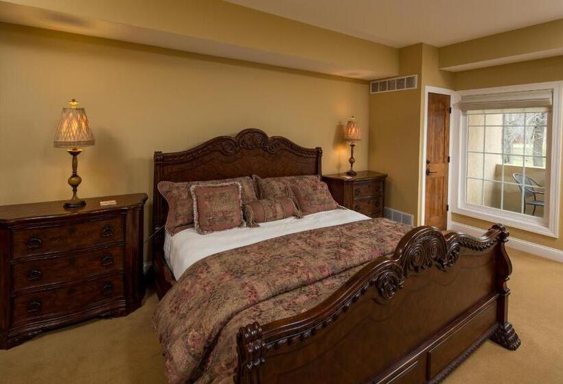 Suite with Balcony, Goldmoor Inn & Resort