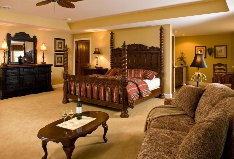 Suite with Balcony, Goldmoor Inn & Resort