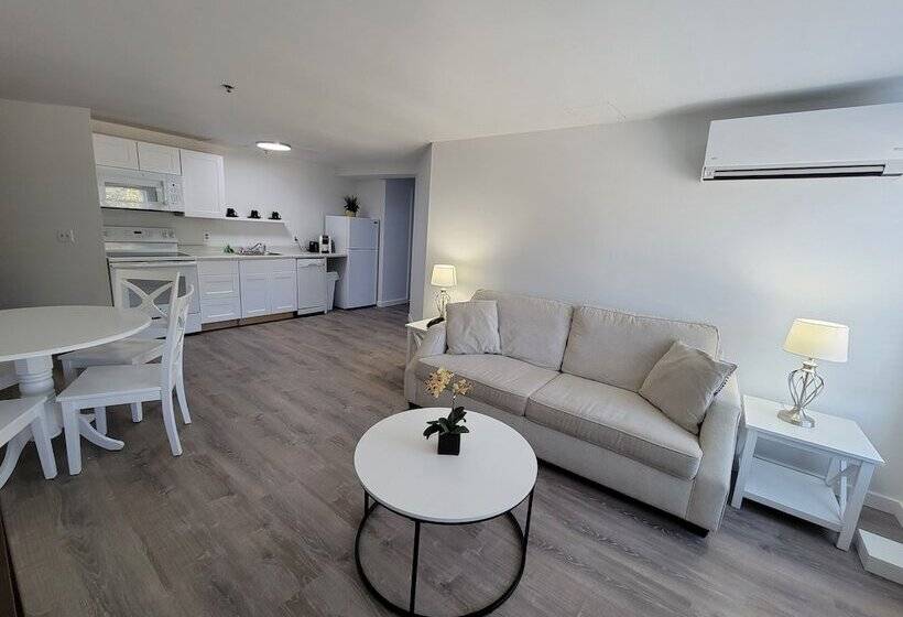 سوییت, The Grand Beach Inn