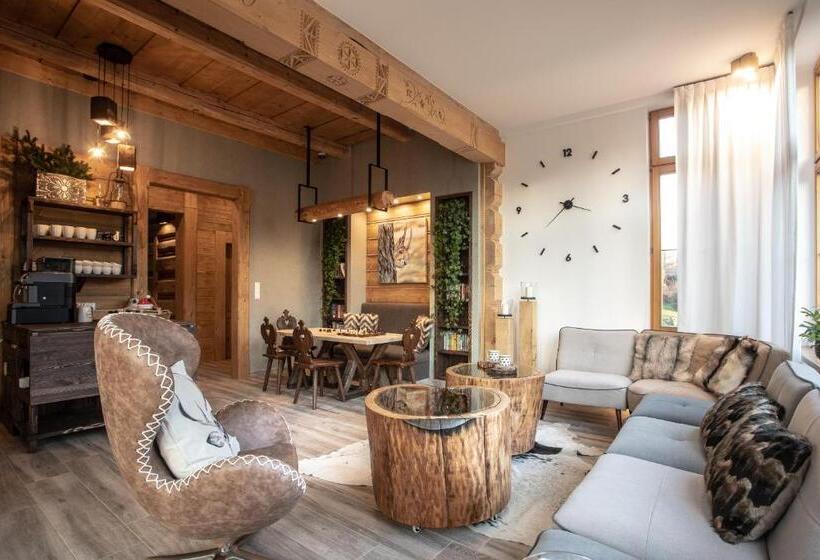 اتاق لوکس, Niedźwiedzia Residence