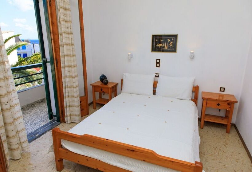 اتاق استاندارد سه نفره, Gioula S Residence