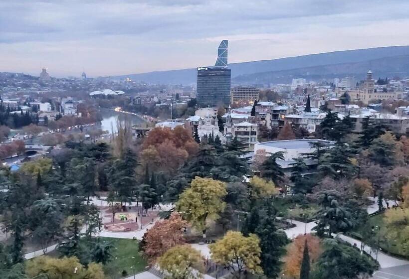 اتاق لوکس با بالکن, Veranda