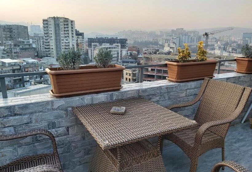 اتاق لوکس با بالکن, Veranda