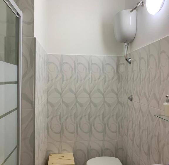 اتاق استاندارد با سرویس بهداشتی مشترک, Le Tre Orchidee