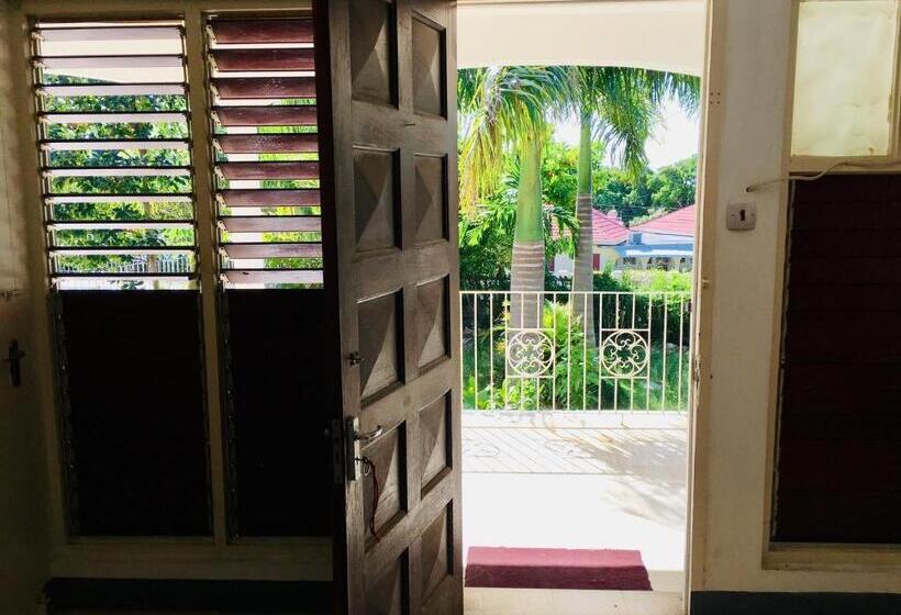 اتاق استاندارد با چشم‌انداز باغ, African Symbol Guest House
