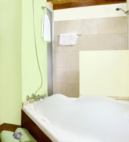 استودیوی لوکس, Oasis Apart Spa