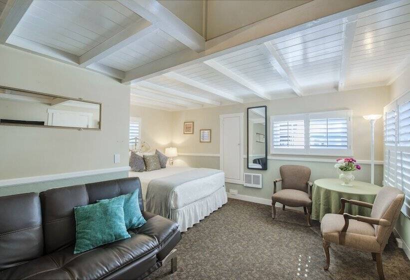 سوییت خانوادگی, Carmel Green Lantern Inn