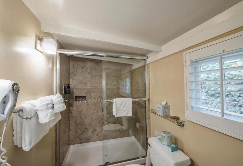 سوییت اجرایی, Carmel Green Lantern Inn