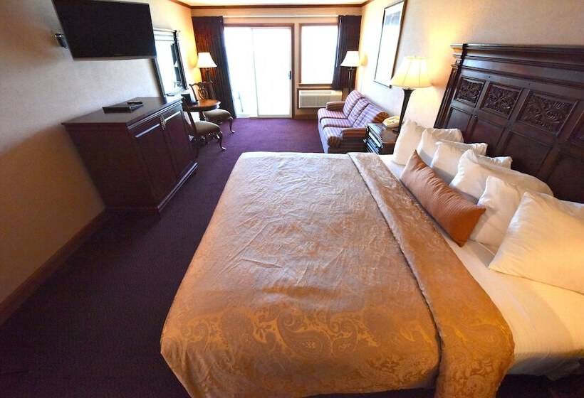 اتاق لوکس با چشم‌انداز دریاچه, Hamilton Inn Select Beachfront Mackinaw City