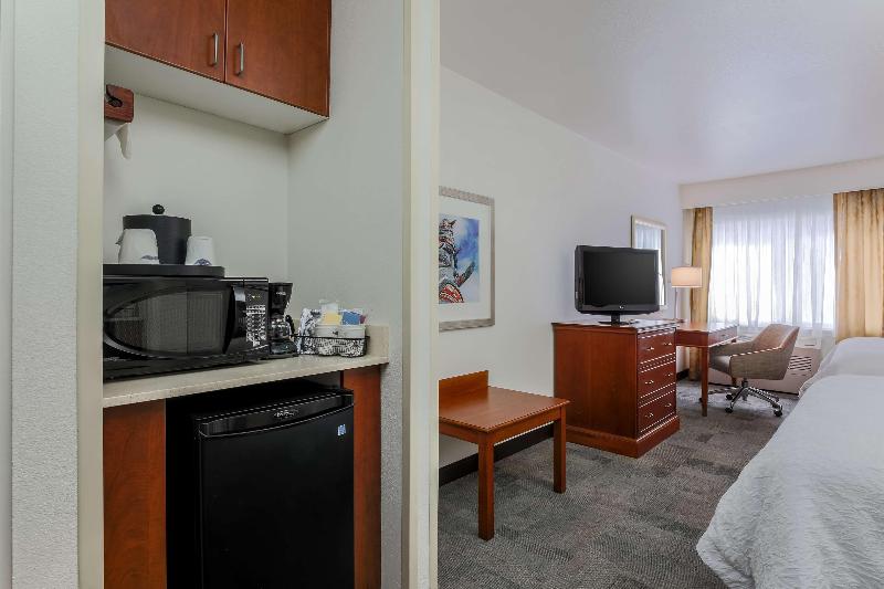 اتاق استاندارد با چشم‌انداز کوهستان, Hampton Inn Anchorage