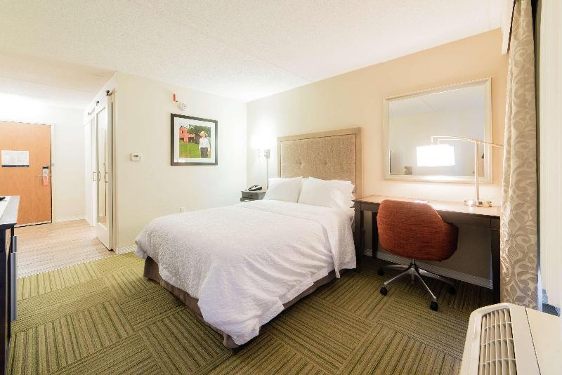 اتاق استاندارد با تخت دو نفره بزرگ, Hampton Inn Caryvillei75/cove Lakestate Park