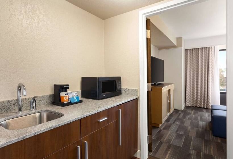 سوییت, Hampton Inn Fort Smith