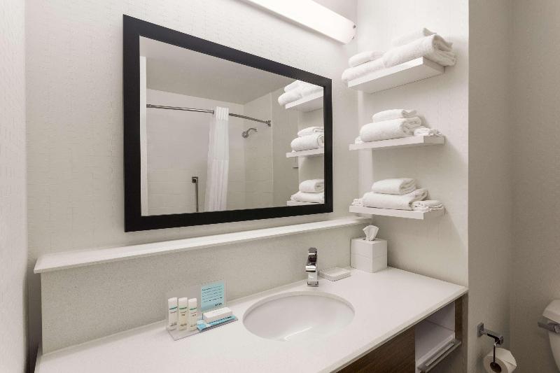 اتاق استاندارد با تخت بزرگ, Hampton Inn Fort Smith