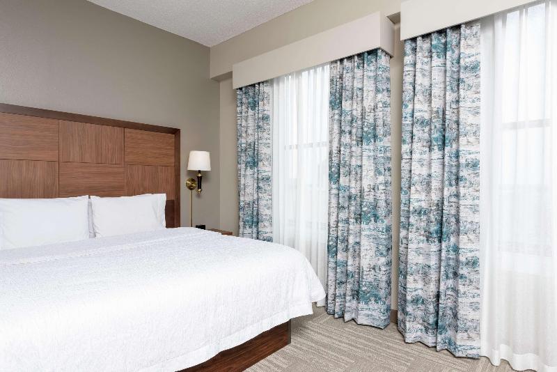 سوئیت با تخت بزرگ, Hampton Inn Indianapolis Downtown Across From Circle Centre