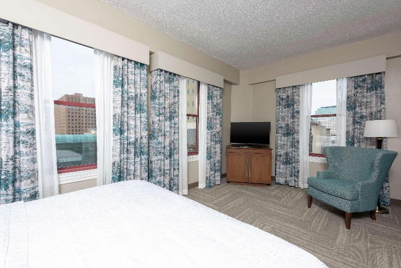 سوئیت با تخت بزرگ, Hampton Inn Indianapolis Downtown Across From Circle Centre