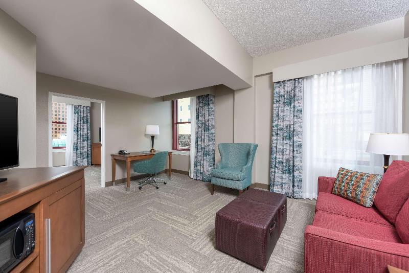 سوئیت با تخت بزرگ, Hampton Inn Indianapolis Downtown Across From Circle Centre