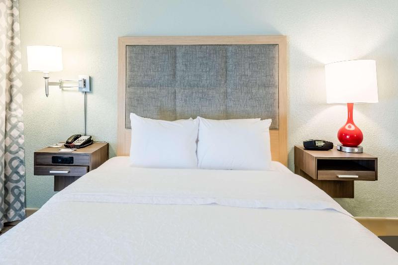 اتاق استاندارد با تخت بزرگ, Hampton Inn St. Charles St. Peters