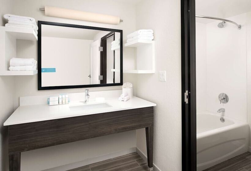 سوییت خانوادگی, Hampton Inn & Suites Anaheim Garden Grove