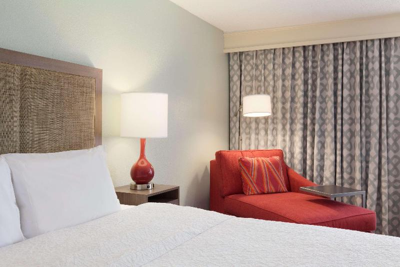 اتاق استاندارد با تخت بزرگ, Hampton Inn Sulphur/lake Charles Area