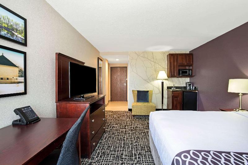 Executive Room King Size Bed, La Quinta Inn & Suites By Wyndham Denver Aurora Medical