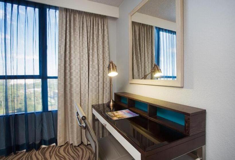 اتاق استاندارد با تخت بزرگ, Wyndham Lake Buena Vista Resort Disney Springs® Resort Area
