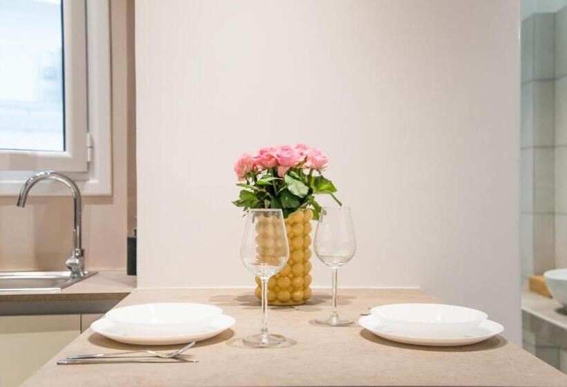 استودیوی استاندارد, Pinacota Suites Athens
