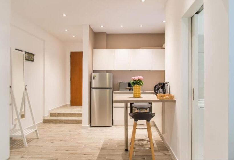 استودیوی استاندارد, Pinacota Suites Athens