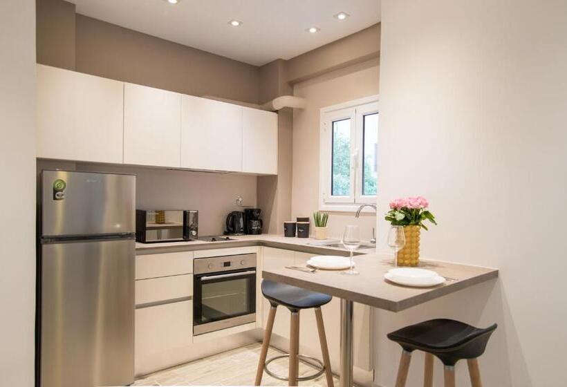 استودیوی استاندارد, Pinacota Suites Athens