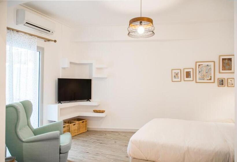 استودیوی استاندارد, Pinacota Suites Athens